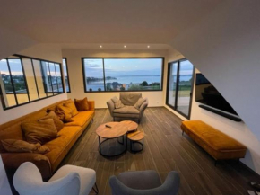 Maison contemporaine avec vue mer, piscine intérieure, classée 5 étoiles